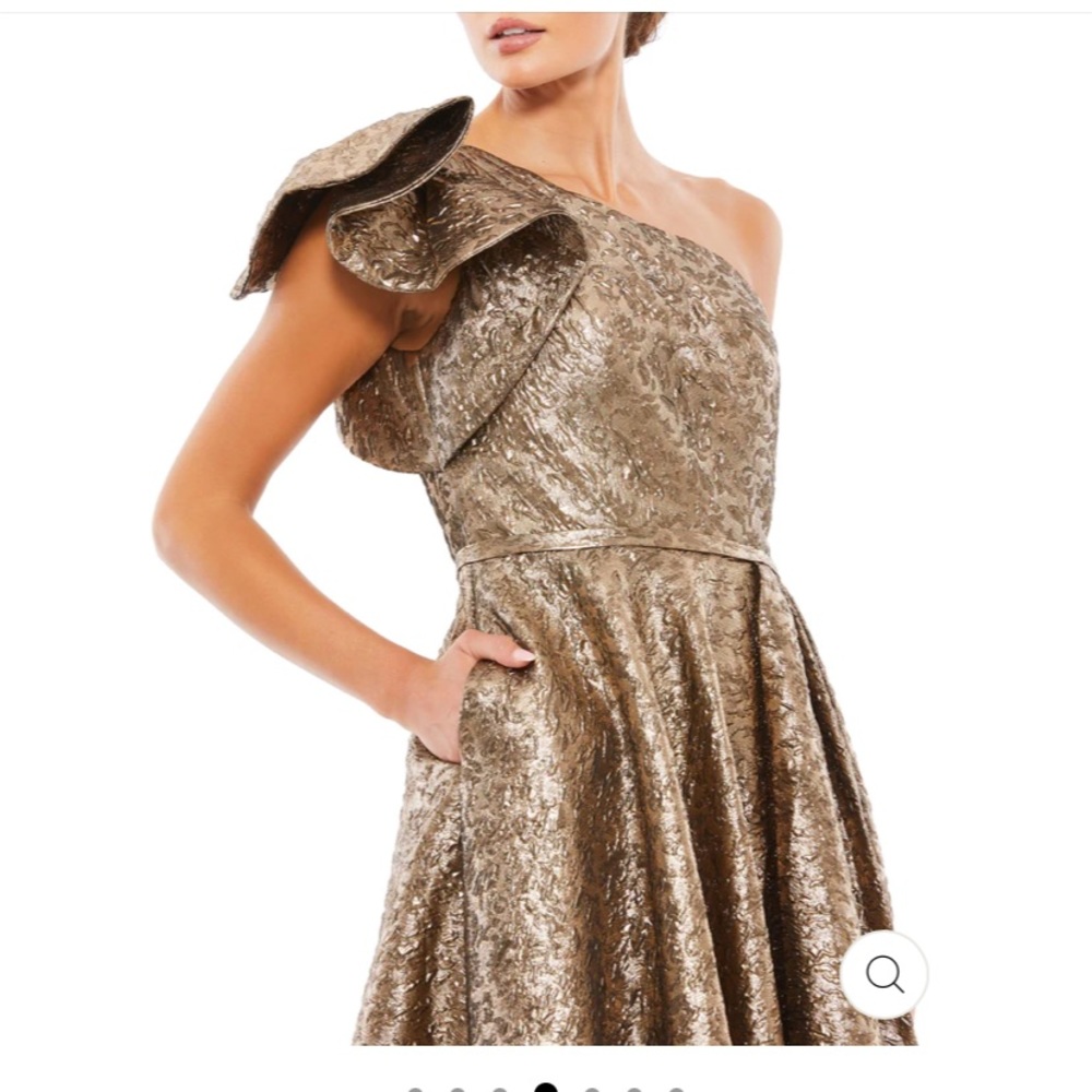 Mac Duggal dress only used once like brand new
